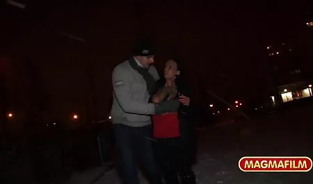 Cuckold MILF در حال مکیدن و لعنتی مرد سیاه و قمبل شهوانی سفید در حالی که من تماشا می کنم