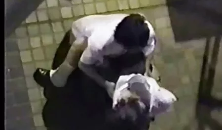 ورزش بلوند قدیمی خروس شهوتسرا دات کام بزرگش را می خورد و سوار می کند