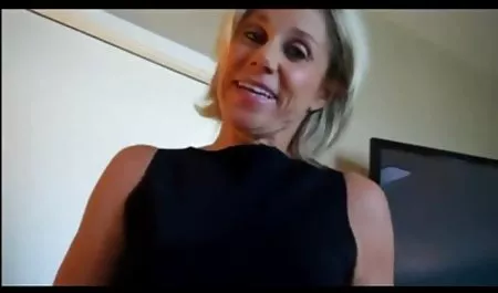 Hottie سایت شهوانی عکس Kendall Karson با شخص عزیزم پایین می رود